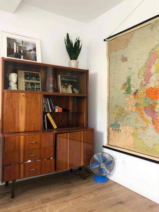Artistic Flat With Entresol - 5' Market Square - By Upstairs Apartment Krakau