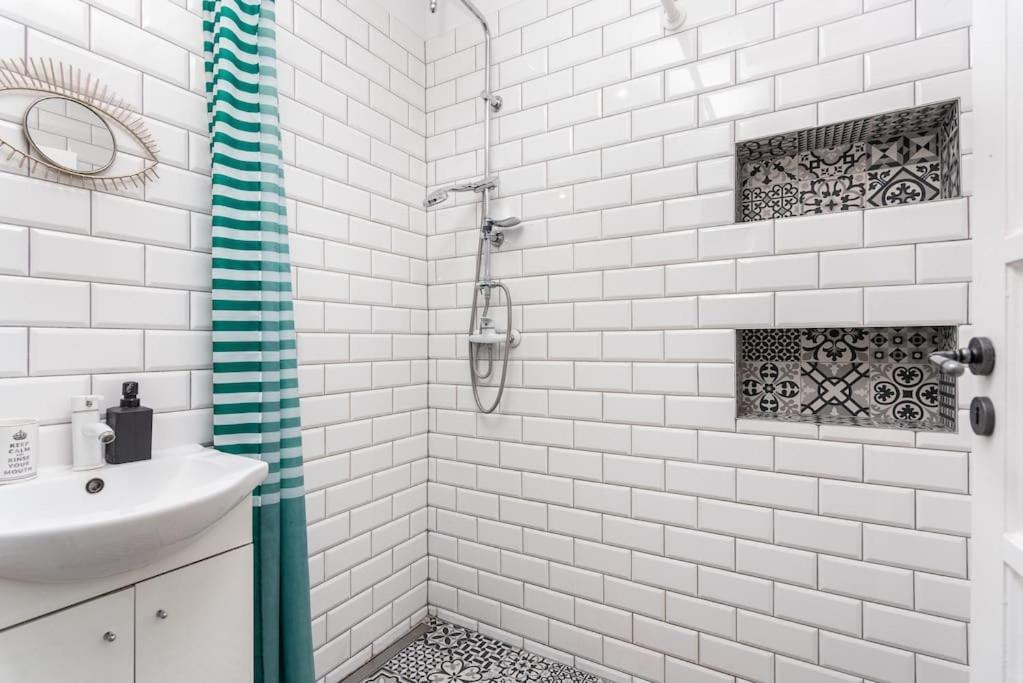 Apartment Artistic Flat With Entresol - 5' Market Square - By Upstairs *