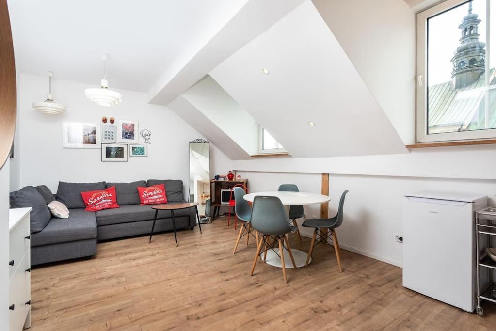 Apartment Artistic Flat With Entresol - 5' Market Square - By Upstairs
