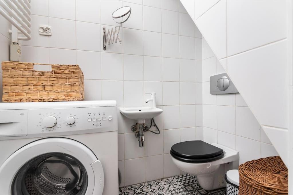 Artistic Flat With Entresol - 5' Market Square - By Upstairs Apartament Kraków