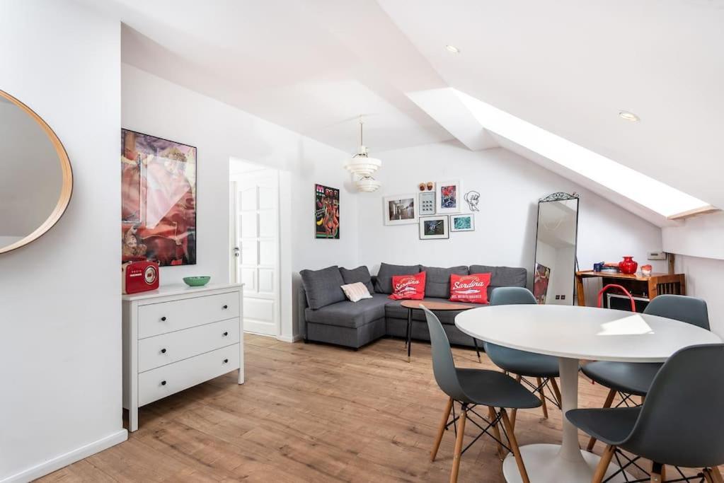 Artistic Flat With Entresol - 5' Market Square - By Upstairs *